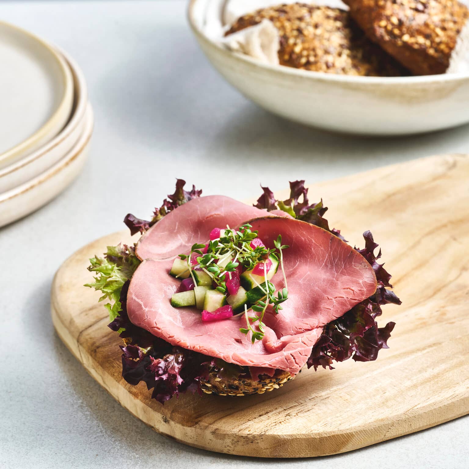 Rundstykke med roastbeef og pepperrotkrem