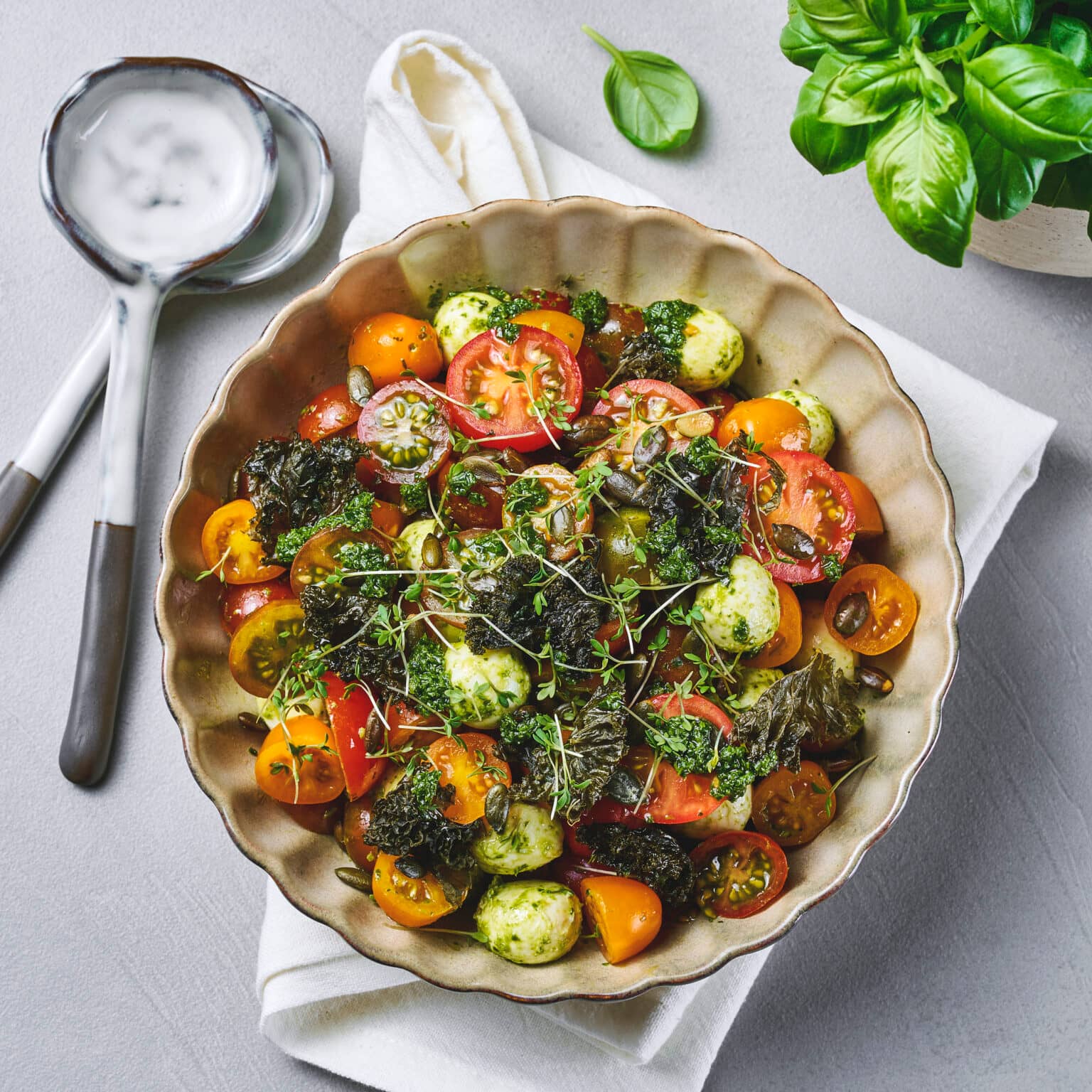 Caprese på norsk vis med tomater fra Hanasand i Rogaland