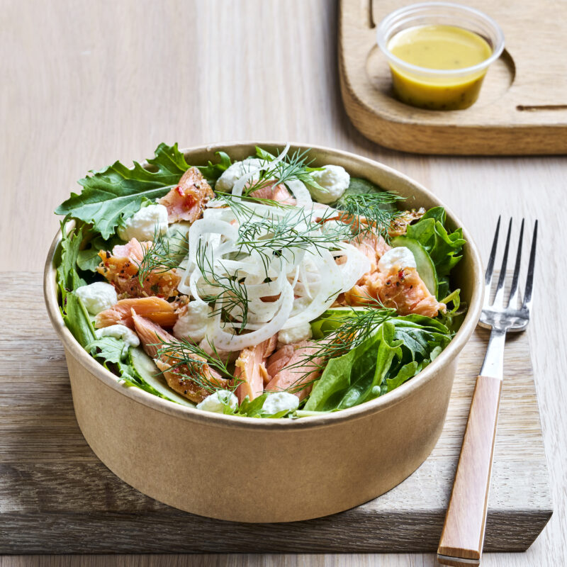 Salat med røkt ørret, agurk. dill og pepperrot