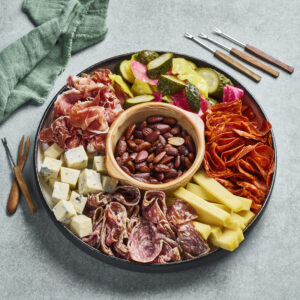 Snacksfat med spekemat og ost