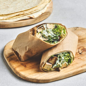 Wraps med røkt tofu og vegansk tzatzikii